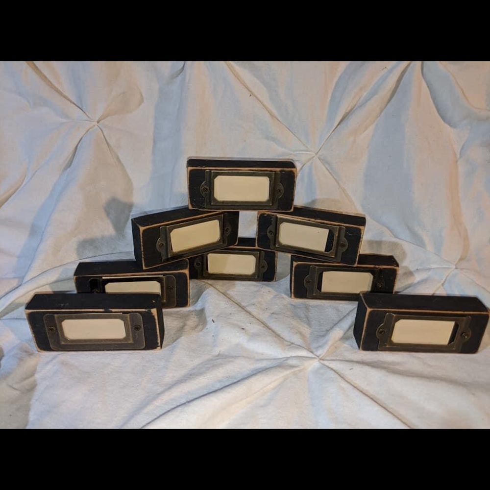 Distressed wooden chalk place holders 🌵